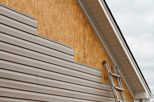 Professional Siding technician working in Perth Amboy, NJ